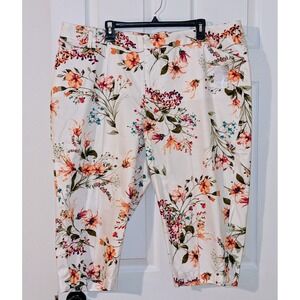 St. John's Bay Secretly Slender Mid Rise Plus Capris Floral Size 24W NWT‎